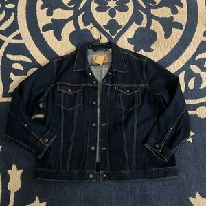 Navy blue jean jacket levis